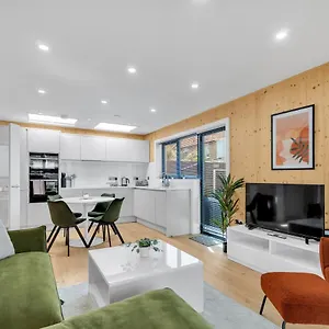 Mews 3 With Free Parking - By My Getaways Holiday home