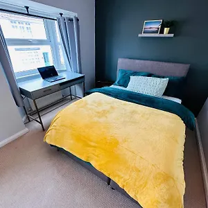 Place2stay Free Parking 3 Bed House Holiday home