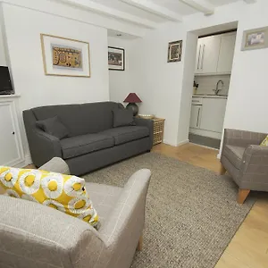 Marine Gardens - - By Lets Holiday home