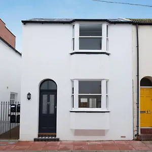 Castle Street - Central Townhouse, Up To 8 Guests Holiday home
